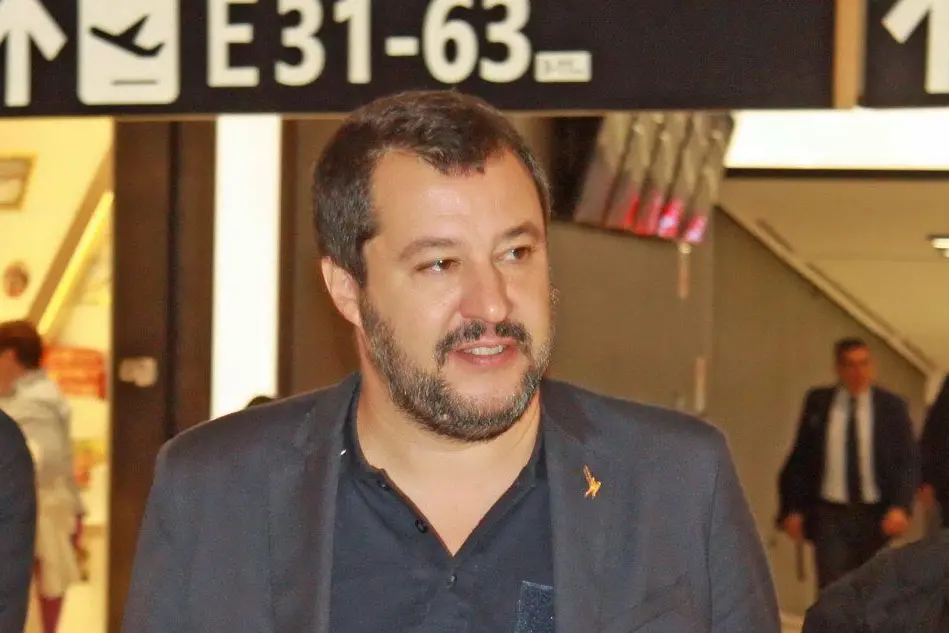 Matteo Salvini in partenza per Mosca (Ansa)