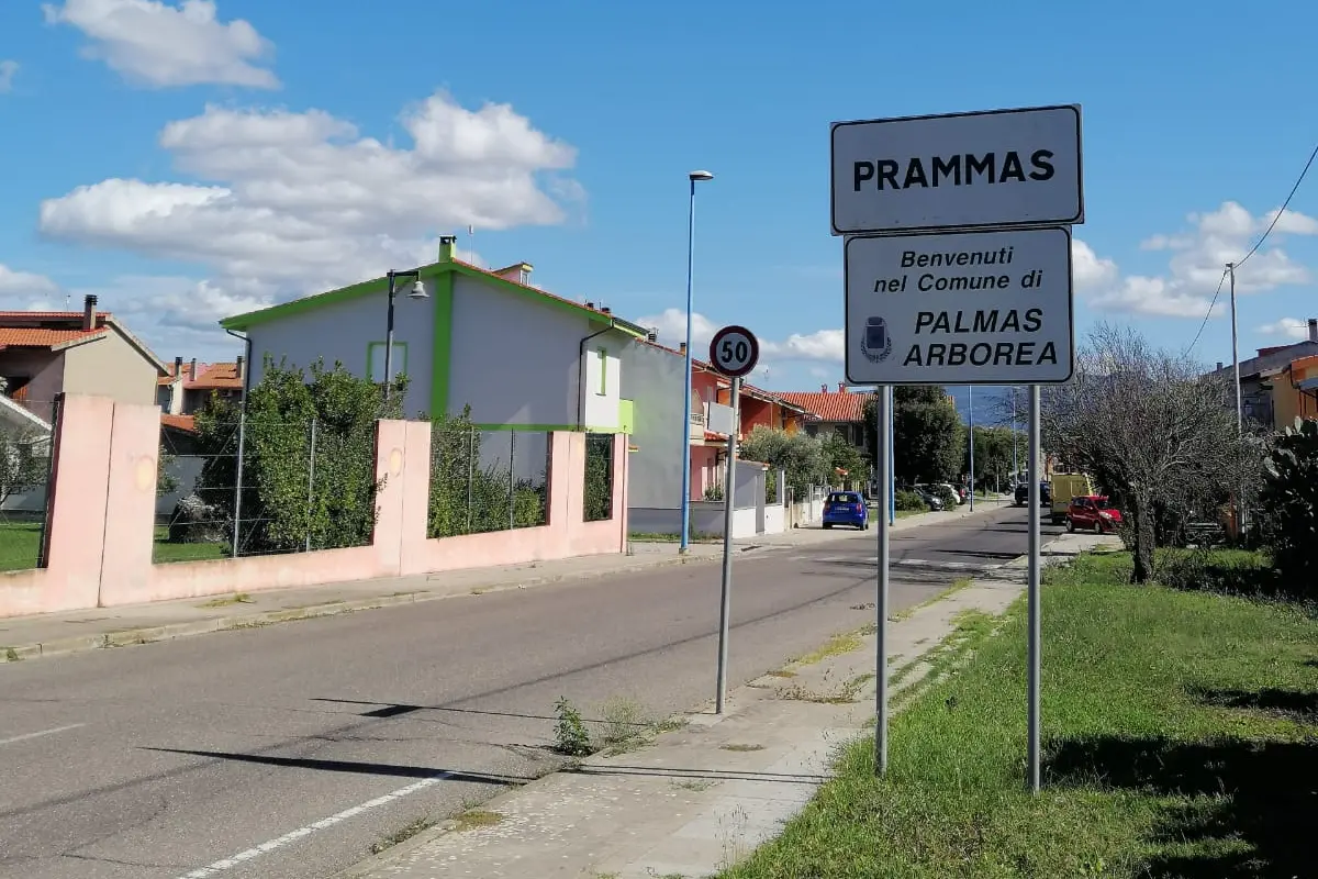 Immagine dell'entrata di Palmas Arborea (foto di Giacomo Pala)