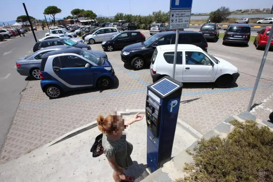 Parcheggi al Poetto (archivio L'Unione Sarda)