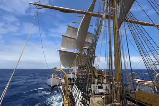 Amerigo Vespucci fa rotta verso l'Italia dopo il Nord America