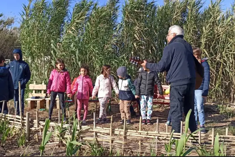 Quartucciu, all’orto giardino “Mariposa de cardu” il coro dei bambini si prepara per il 25 aprile