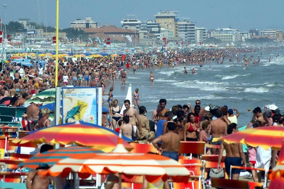 Batteri nel mare: a Rimini scatta il divieto di balneazione
