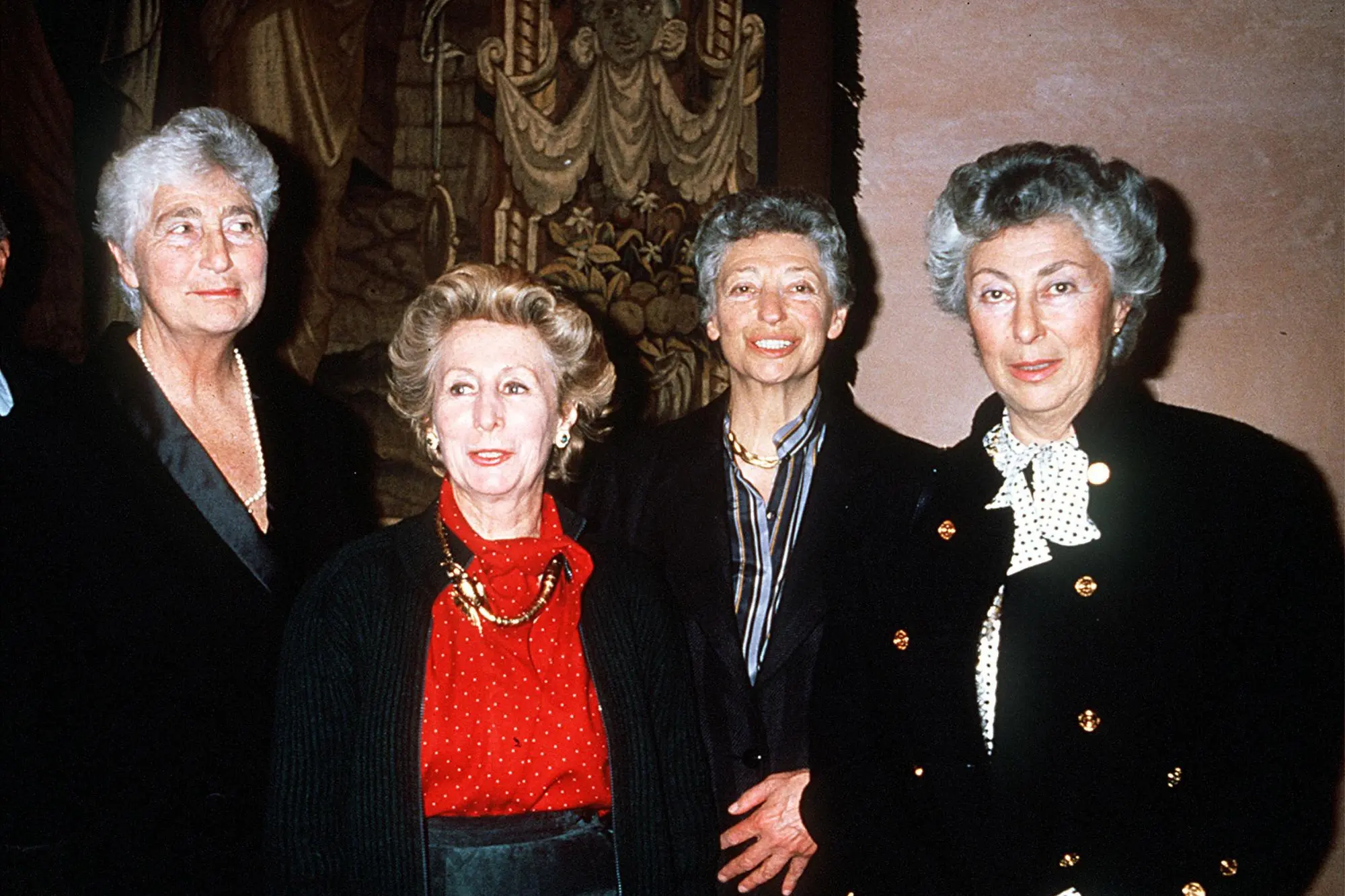 Un'immagine d'archivio del 25 gennaio 2003 mostra le sorelle Agnelli: (da S) Susanna, Cristiana, Clara e Maria Sole. ANSA / MARCELLINO RADOGNA