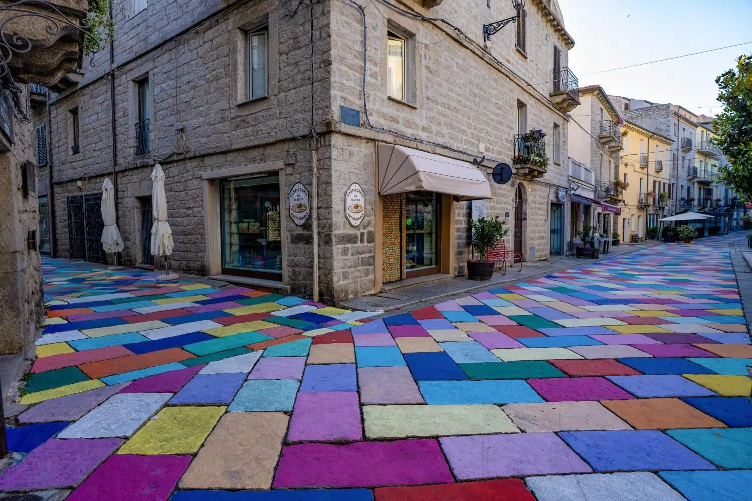 Uno scorcio di LastriColor nel centro di Tempio Pausania