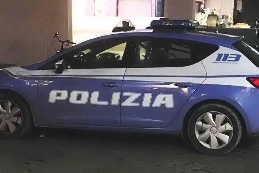 Un'auto della polizia (Archivio L'Unione Sarda)