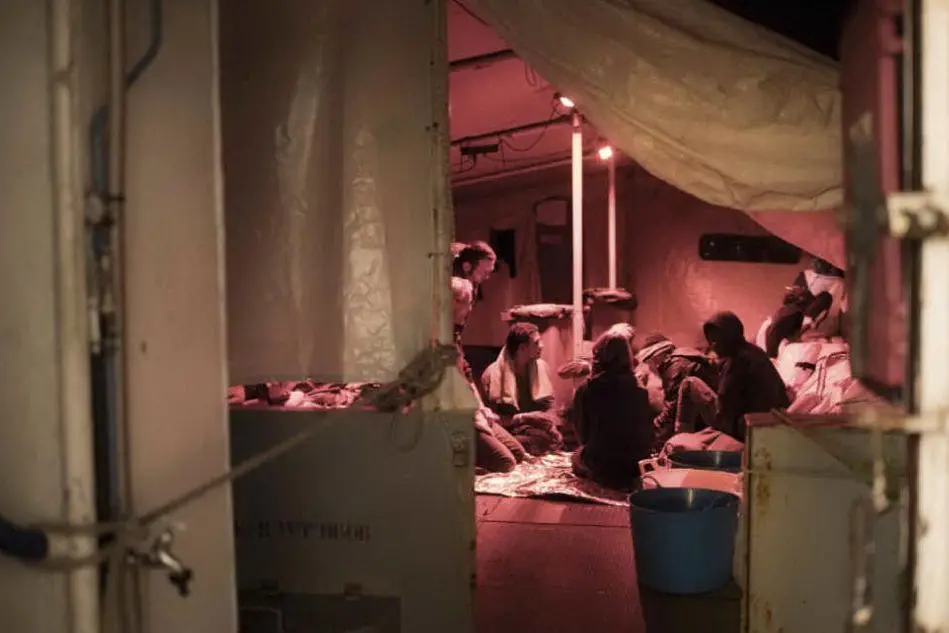 Migranti a bordo sella Sea Watch (Ansa)
