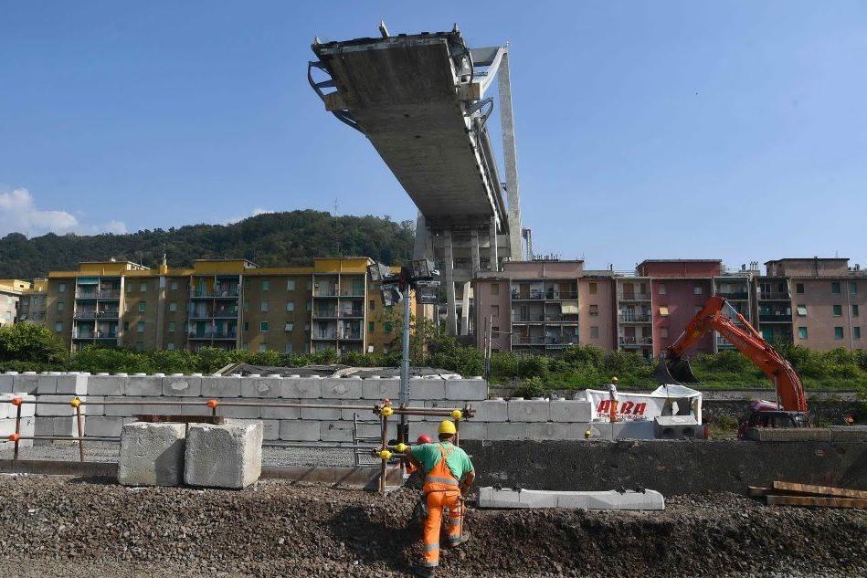 Genova, il decreto: Autostrade non costruirà il nuovo ponte. Ma lo pagherà