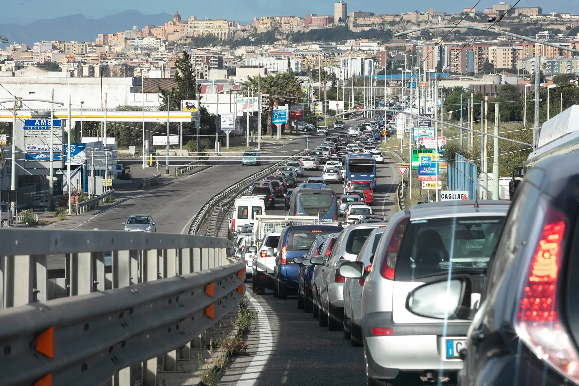Traffico in viale Marconi (archivio L'Unione Sarda)