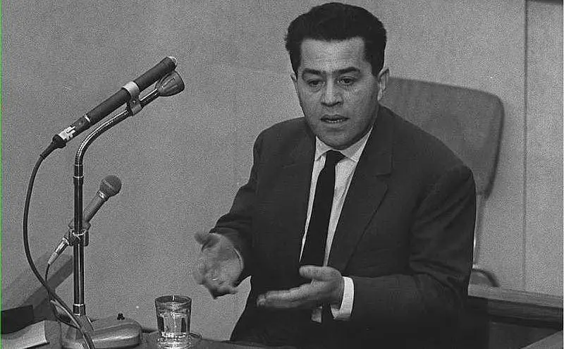 Fu un magistrato israeliano e superstite dell'Olocausto