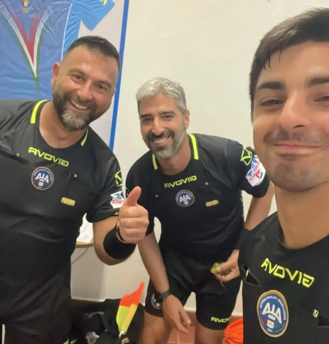 Antonio Murgia con i colleghi arbitri Marco Argiolas di Cagliari e Stefano Dore di Olbia (foto concessa)