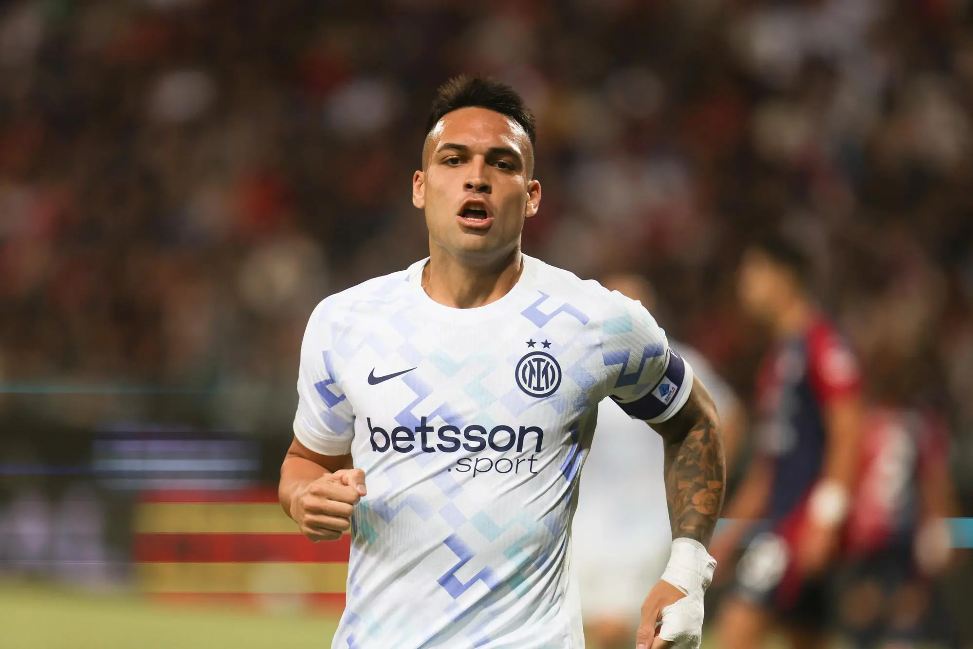 Inter’s Lautaro Martinez jubilates after scoring the goal (0-1) during the Italian Serie A soccer match Cagliari calcio vs Inter FC at the Unipol Domus in Cagliari, Italy, 27 September 2025 ANSA/FABIO MURRU