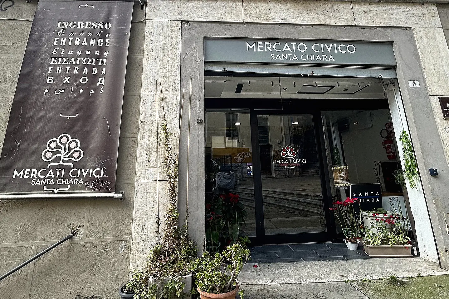 Il mercato di Santa Chiara a Cagliari (foto da Facebook)