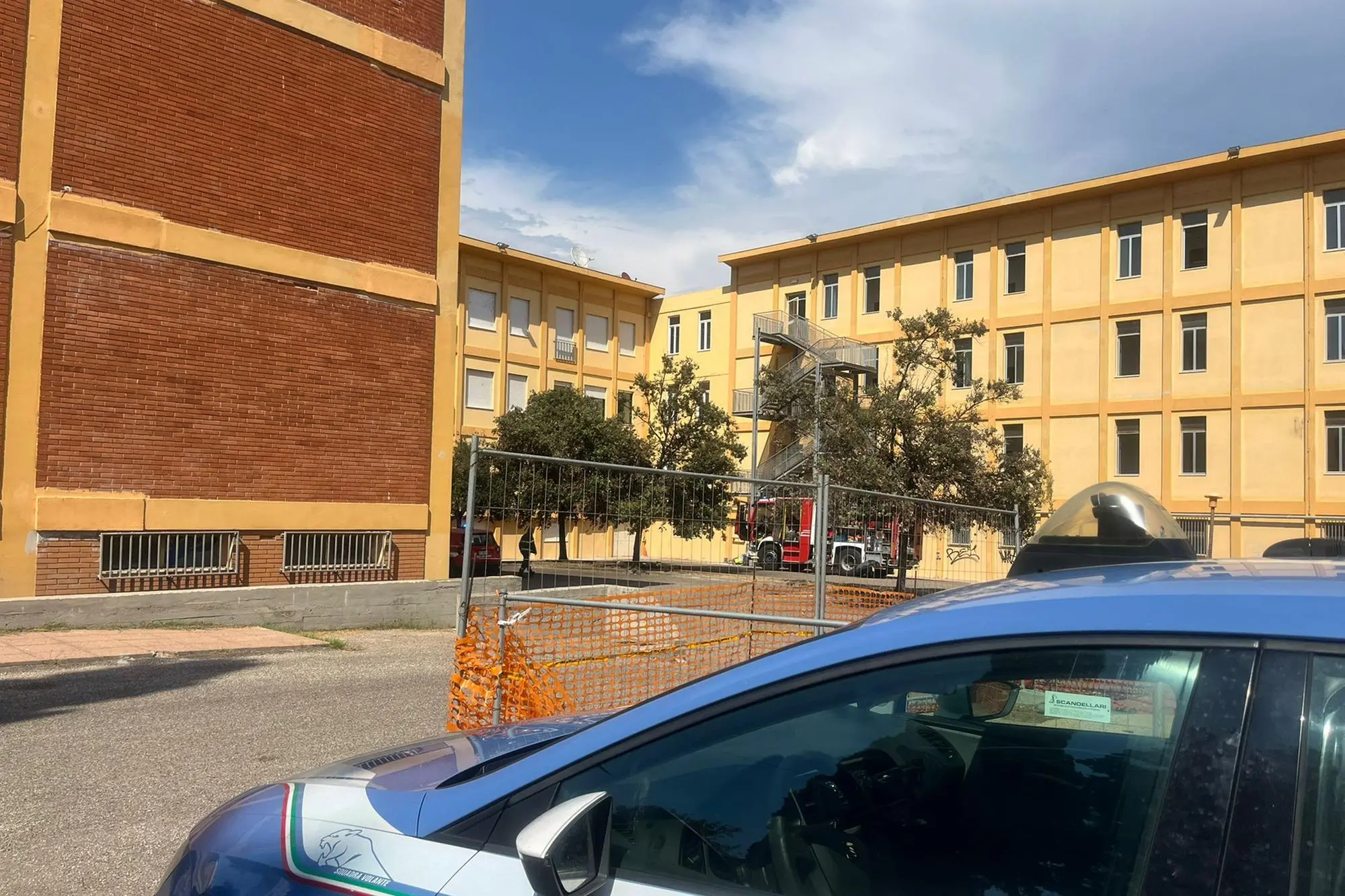 L'intervento di vigili del fuoco e polizia