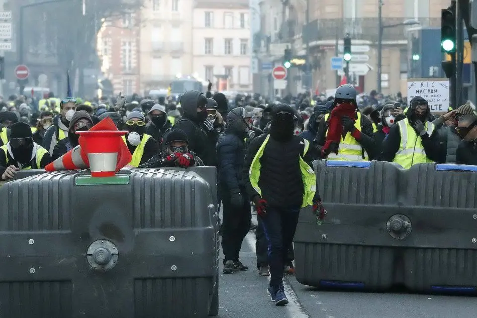 Le proteste in Francia (Ansa)