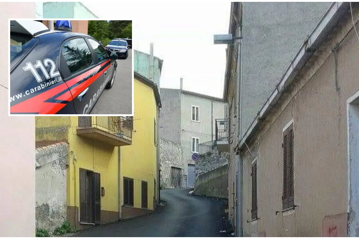 Chiaramonti (Archivio L'Unione Sarda) e un'auto dei carabinieri (Ansa)