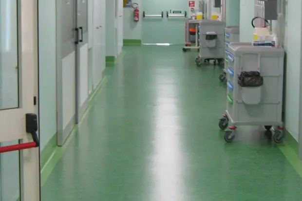 Ospedale (immagine simbolo, foto Ansa)