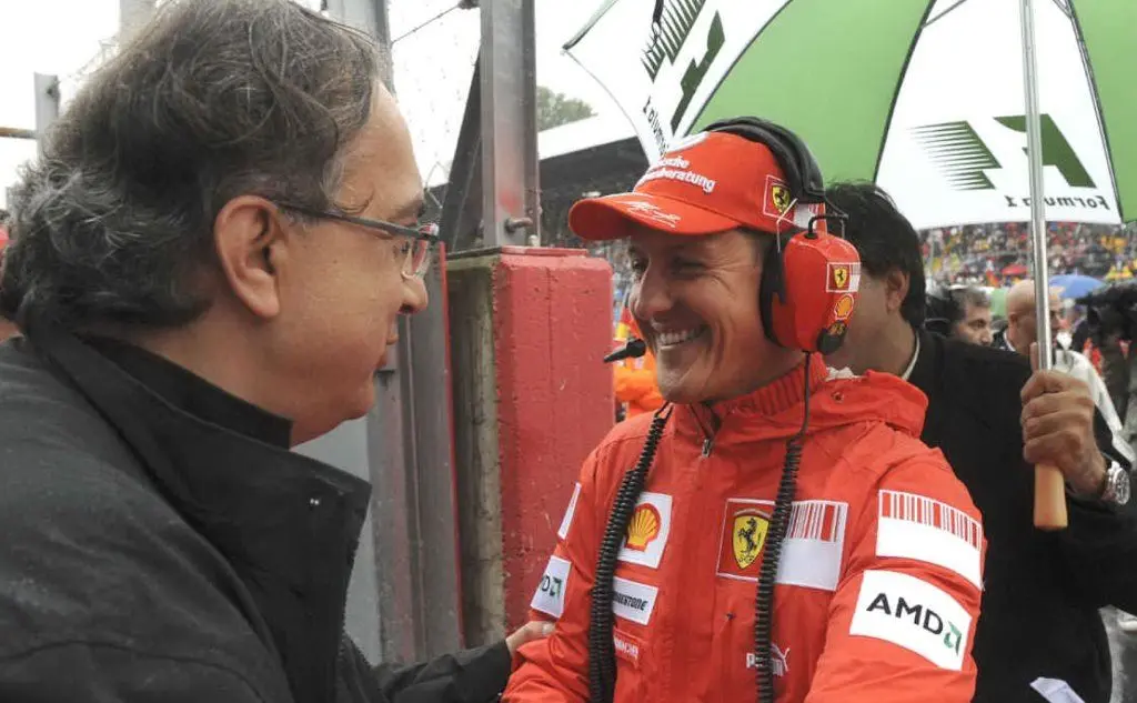 Ai box Ferrari con Michael Schumacher