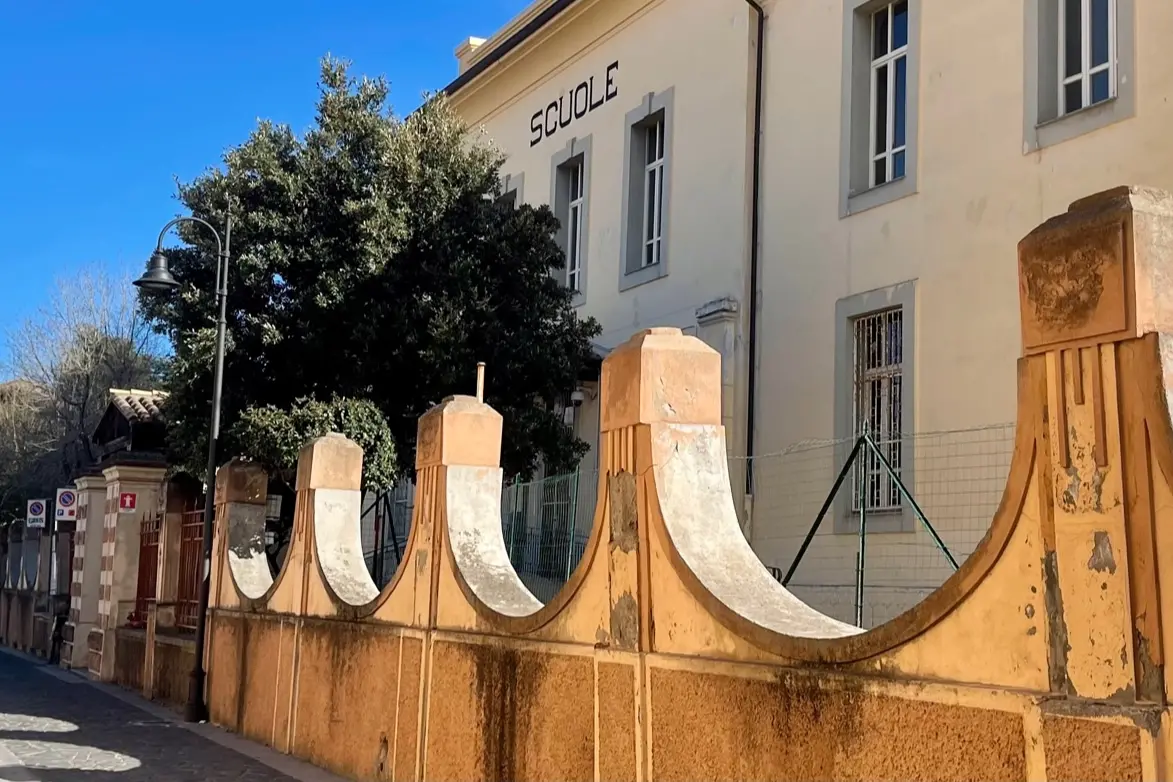 La scuola primaria in piazza Sant'Antonio