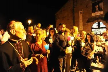 Rossella Urru durante la fiaccolata di ringraziamento