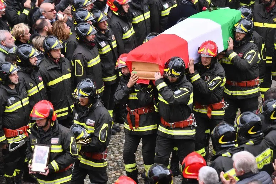 Alessandria, i funerali dei vigili del fuoco morti nell'esplosione