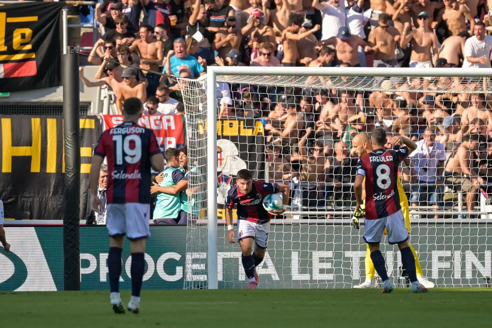 Bologna's Riccardo Orsolini celebrates after scoring a goal during the Italian soccer Serie A match between Bologna FC 1909 vs Genoa Cricket and Football Club on September 20, 2025 at the Renato Dall'Ara Stadium in Bologna, Italy. ANSA/Alessio Marini