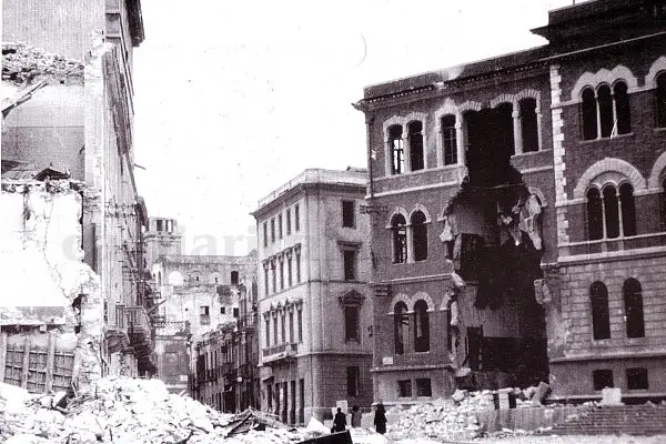 Cagliari, piazza Garibaldi nel 1943 dopo i bombardamenti
