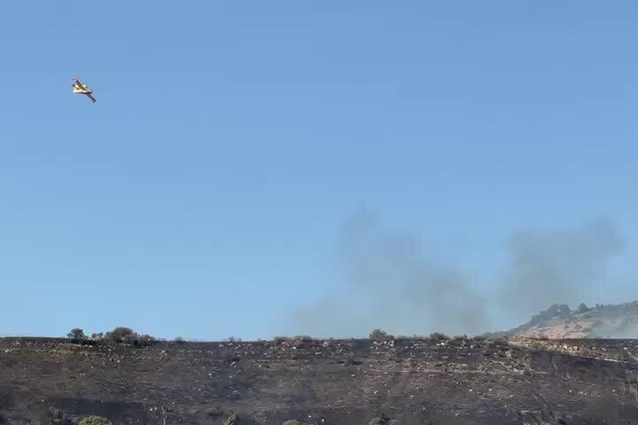 L'incendio a Setzu, elicotteri in azione