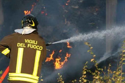 Roghi a Villanovatulo e Isili, incendio anche a Sant'Isidoro