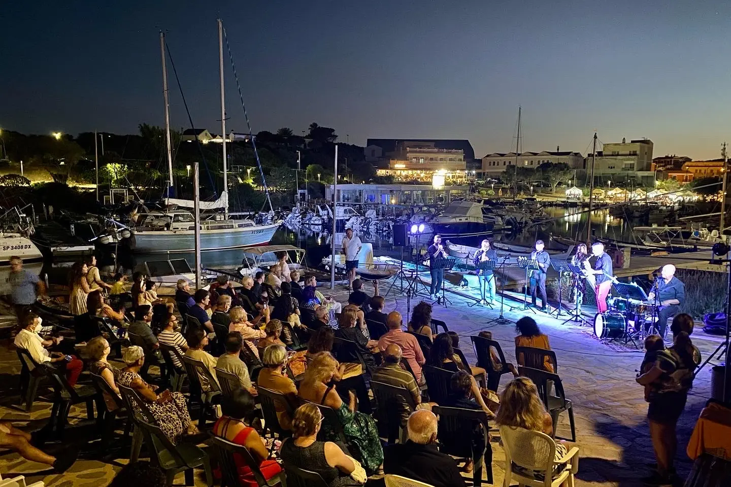 Un concerto notturno al Porto Vecchio di Stintino (foto concessa)