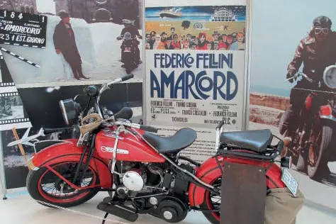 Uno dei motocilci della mostra su Fellini (foto concessa)