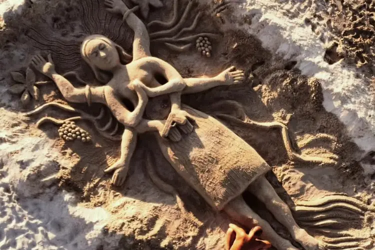 La scultura di sabbia a Platamona (foto concessa)