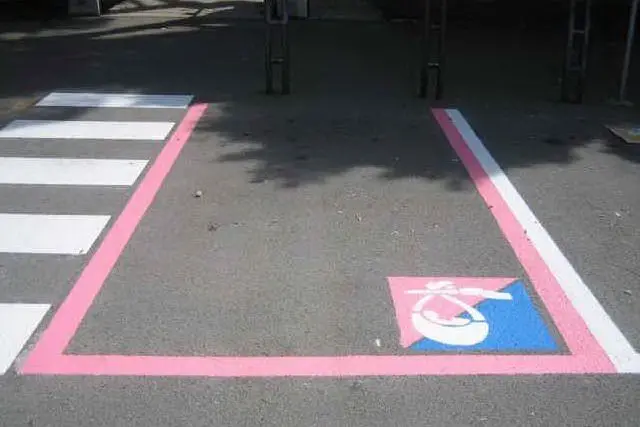 Uno dei parcheggi rosa (L'Unione Sarda - Mariangela Pala)