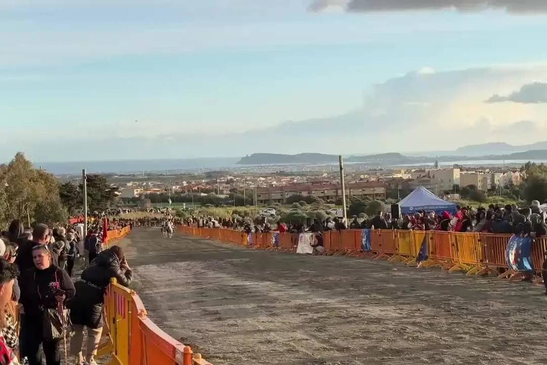 Sinnai, il gran finale del Carnevale con la pentolaccia e le pariglie