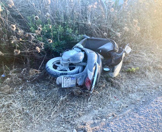 La moto finisce sotto un camioncino, grave un 24enne