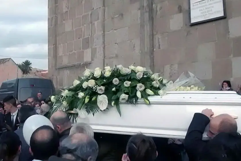 Il funerale a Gesturi (foto Antonio Pintori)