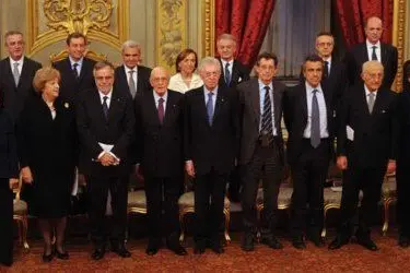 Foto ritratto: il presidente Napolitano con la squadra di Governo