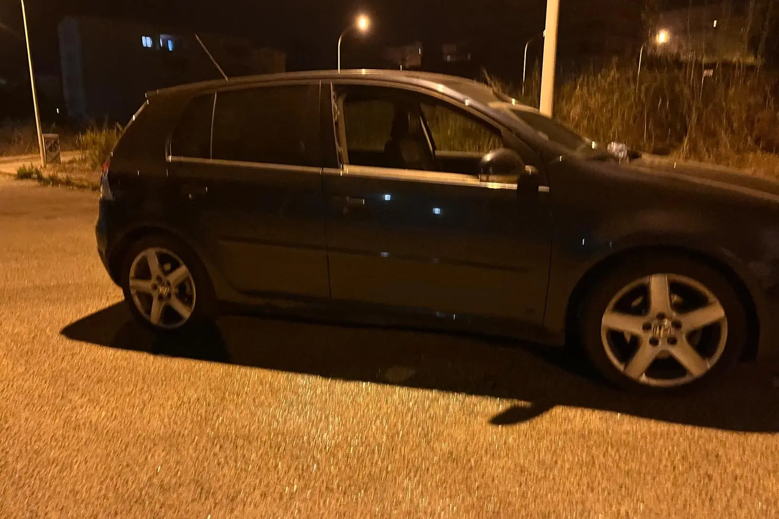 L'auto col vetro in frantumi