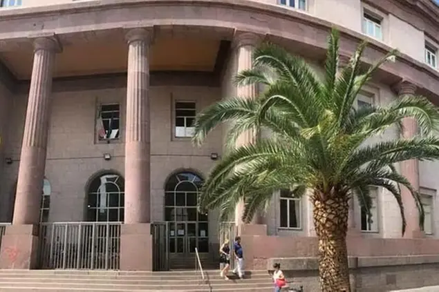萨萨里法院(安萨)