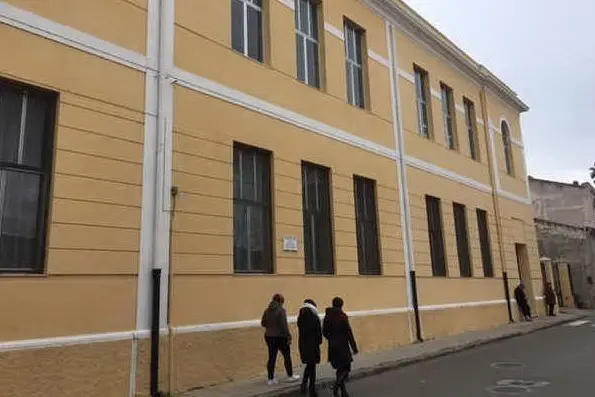 La scuola elementare di via Cesare Battisti (foto L'Unione Sarda - Pinna)