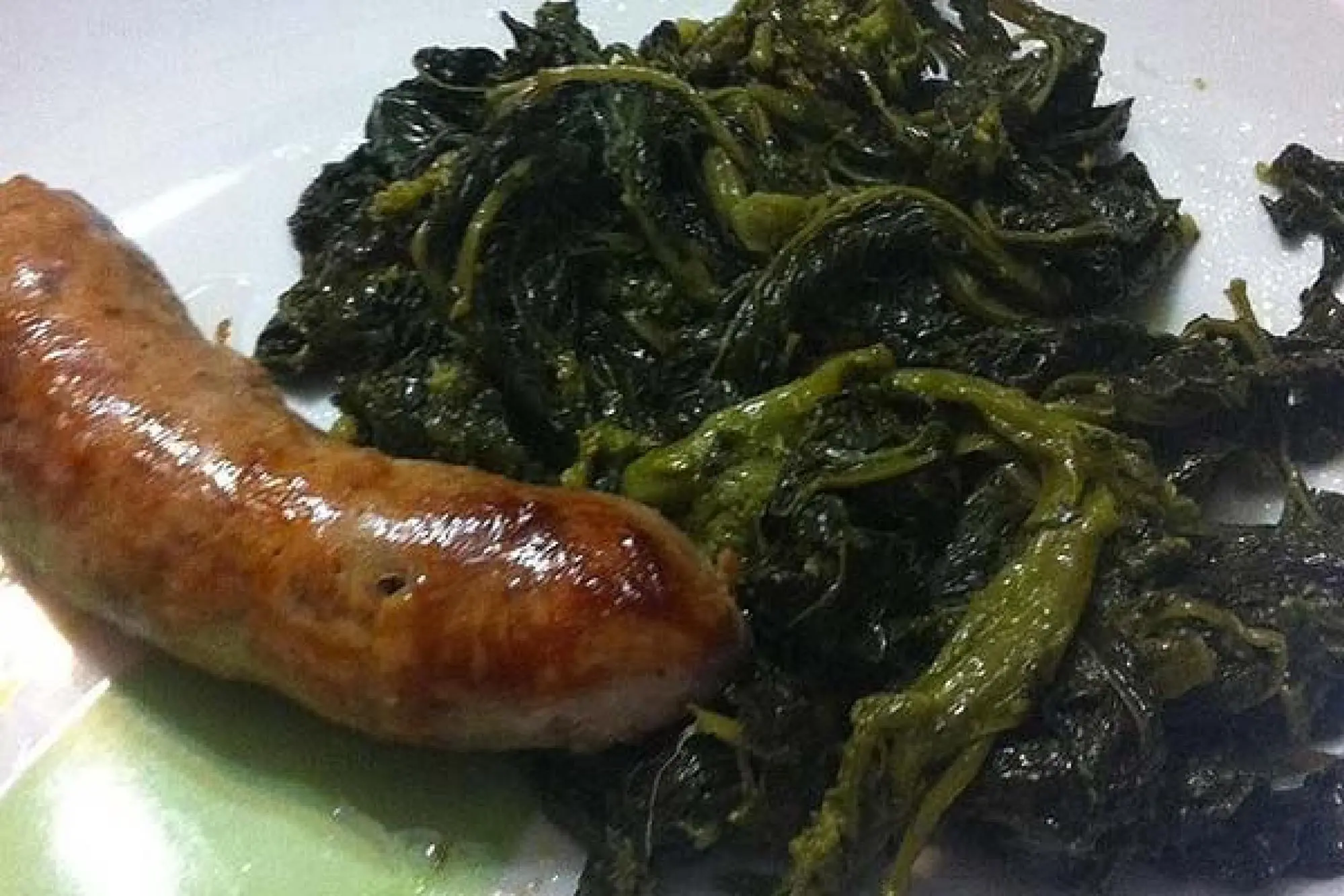 Un piatto di friarielli con salsicce in una foto d'archivio non datata. ANSA ARCHIVIO
