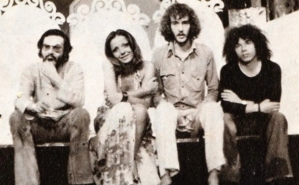Venditti, Simona Izzo, De Gregori e Riccardo Cocciante nel 1973 (Wikipedia)