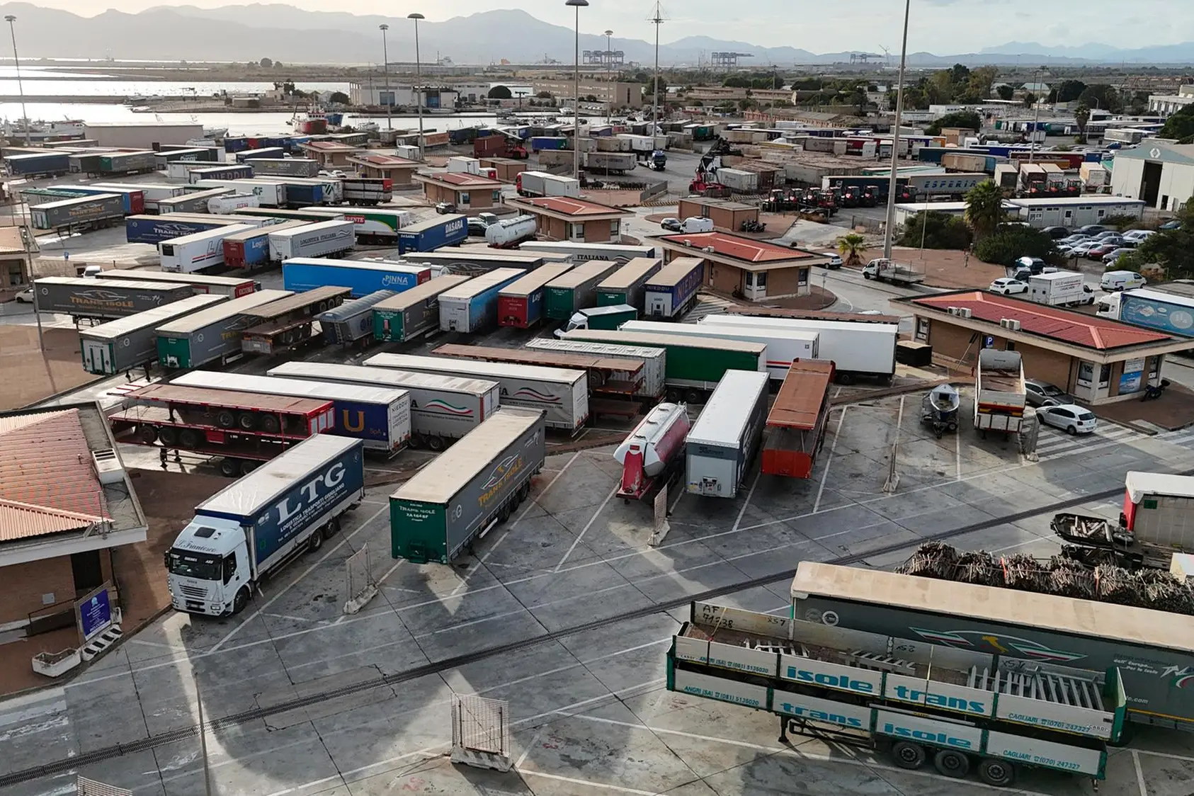 TIR al porto di Cagliari (S. Anedda Endrich)