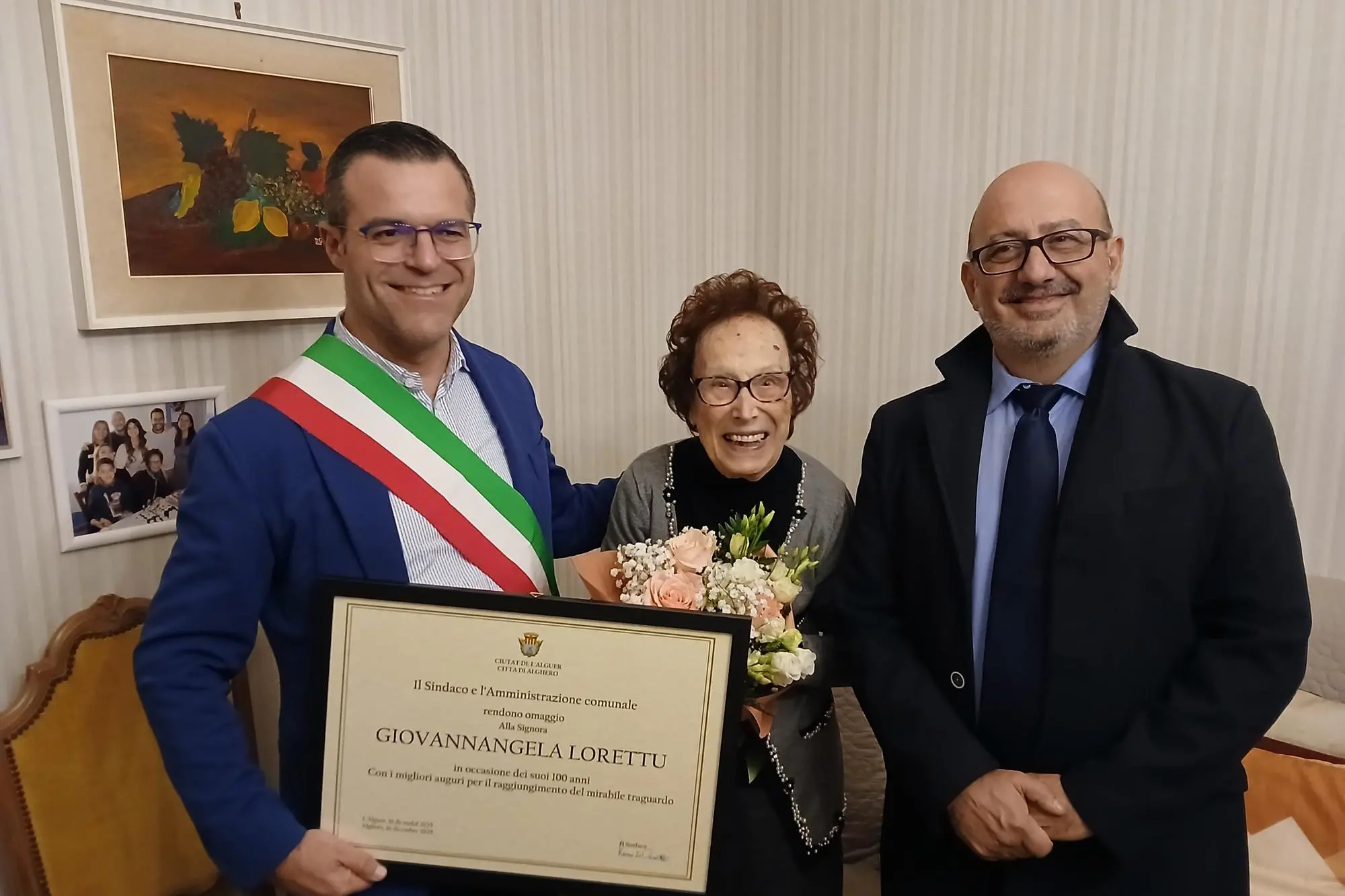 La festeggiata con il sindaco Cacciotto e il presidente del consiglio comunale