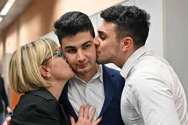 Alex Pompa, ai suoi lati la mamma e il fratello (Ansa)