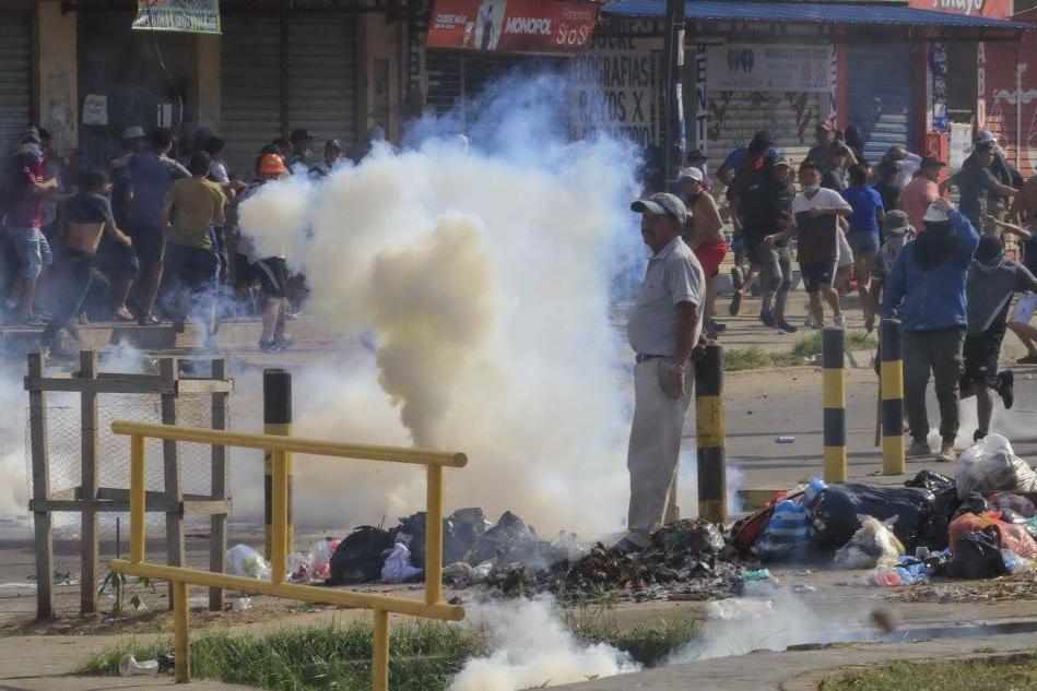 La polizia spara sui manifestanti a La Paz