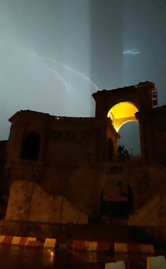 Tempesta di fulmini nel cielo di Cagliari (Foto Giuseppe Casu)