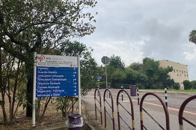 L'ingresso dell'Ospedale di Oristano (foto Sara Pinna)