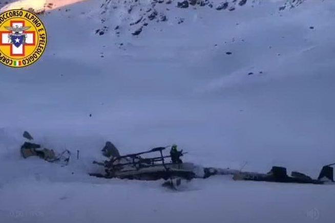 L'incidente aereo ad Aosta, salgono a 7 le vittime. Arrestato il pilota francese