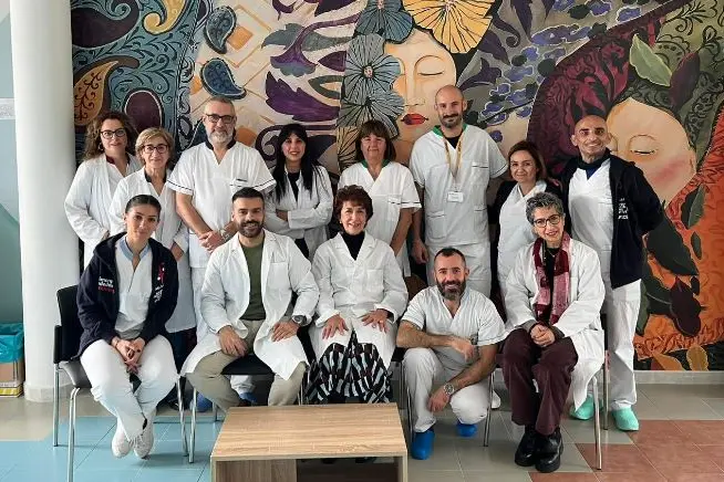Lo staff dell'Hospice di Ploaghe (foto concessa)