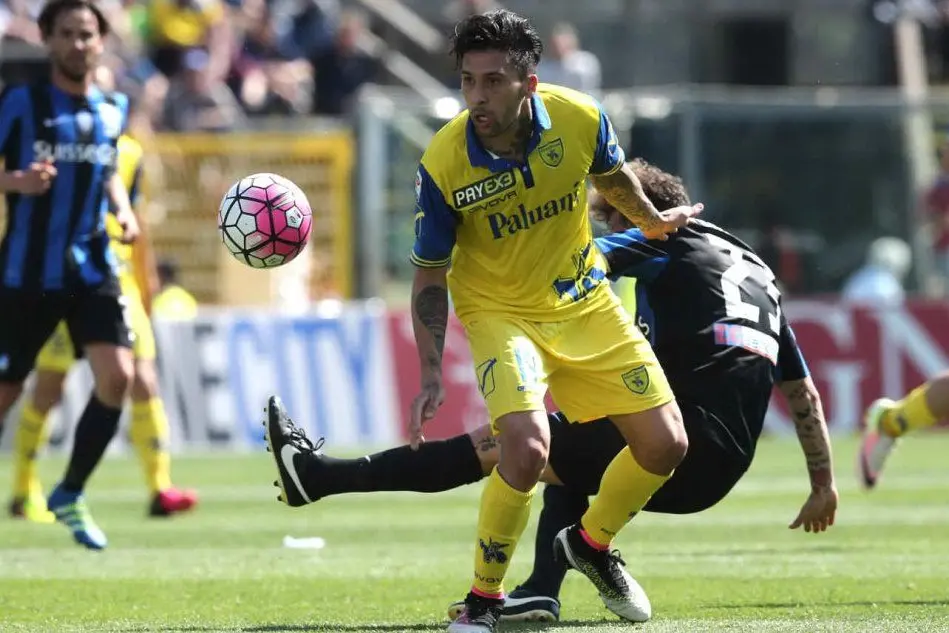 Lucas Castro con la maglia del Chievo